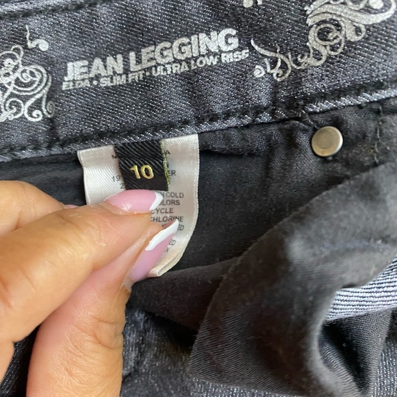 Classic Black Women's Jeans - Picture 5 of 8